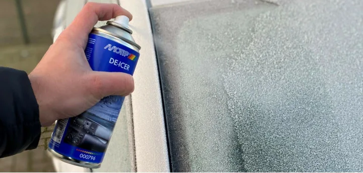 Як швидко розморозити скло авто: розморожувач MOTIP De-Icer замість скребка