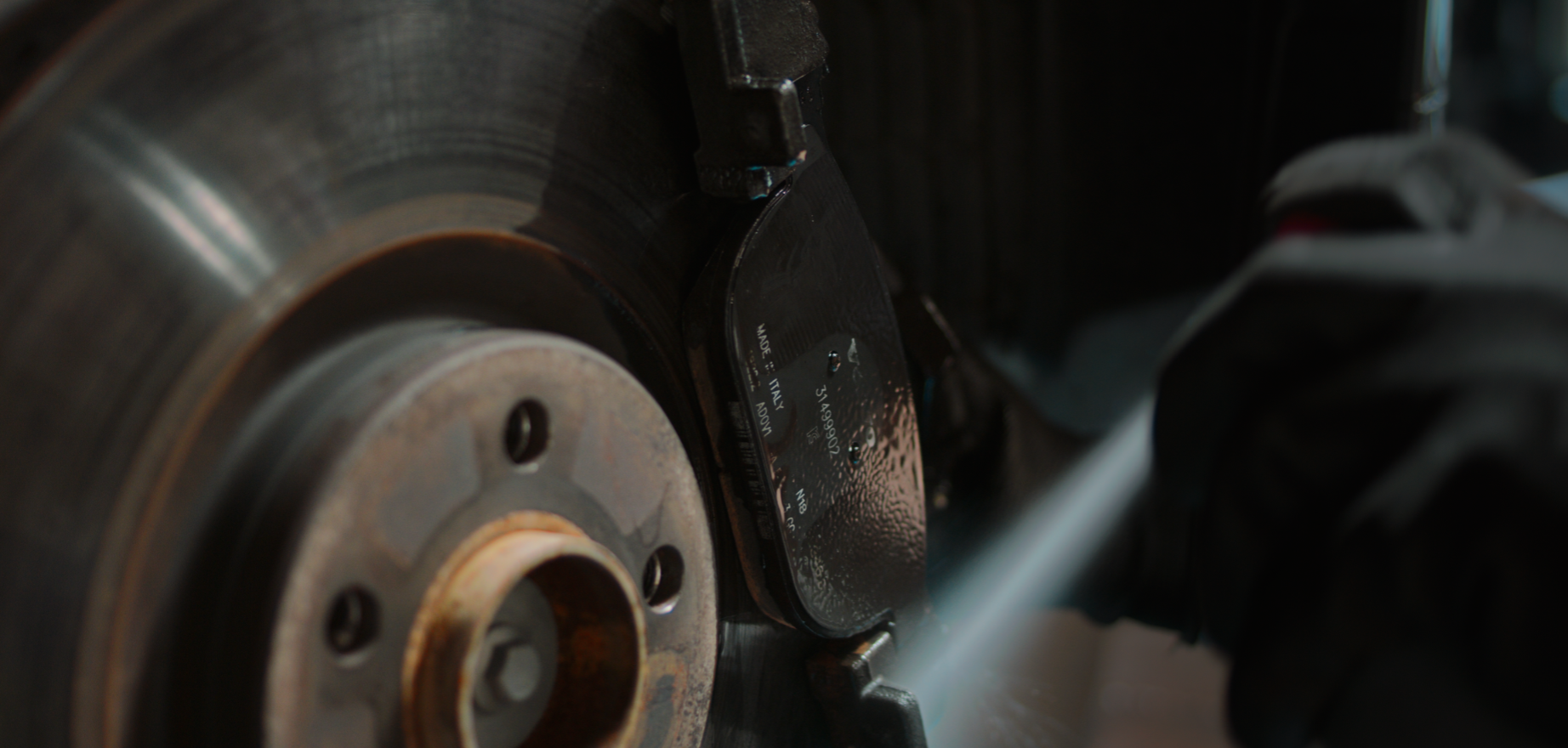 Очищення деталей спреєм MOTIP Brake Cleaner